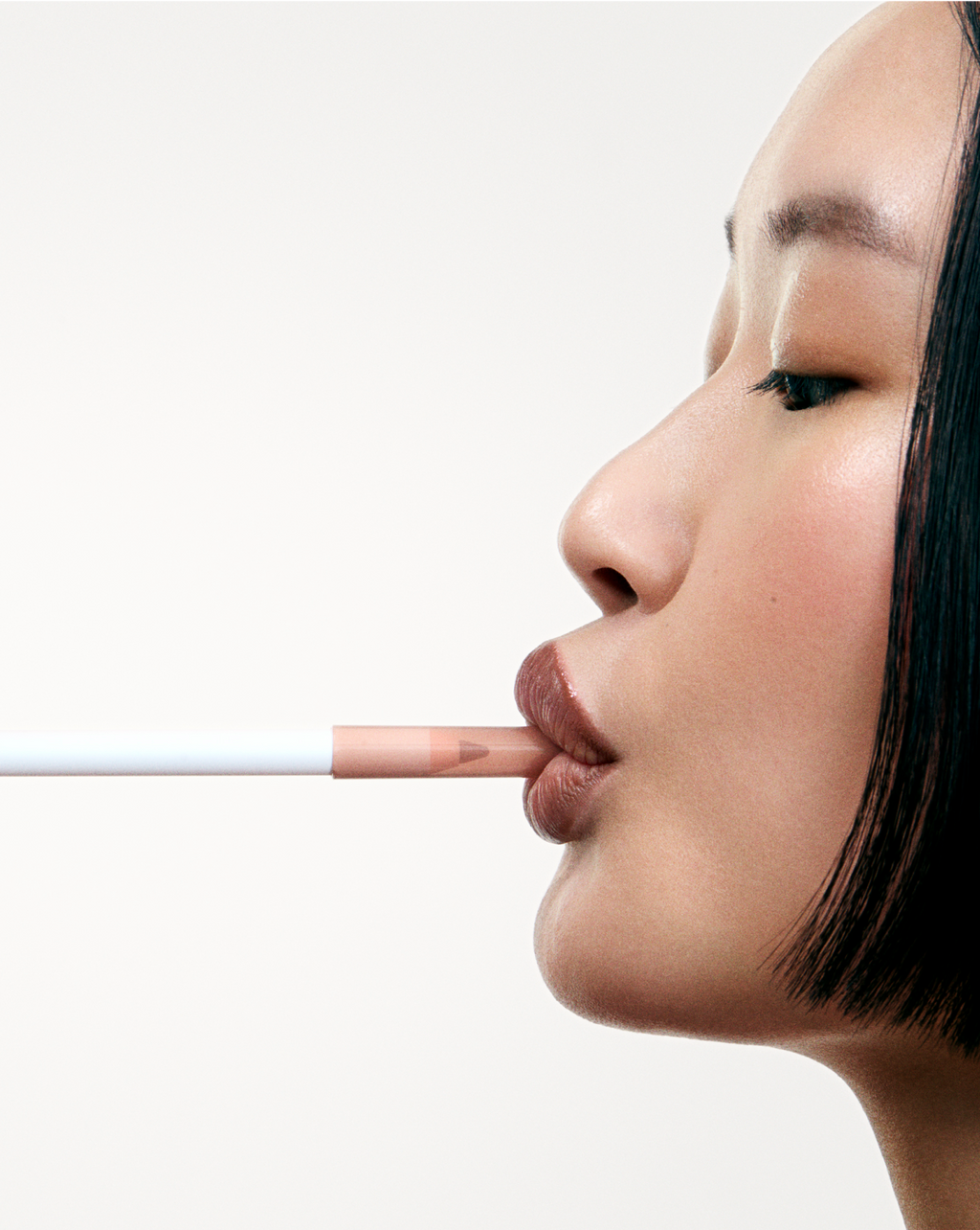 SRC_D8B0BFD53B12765A Lip Line