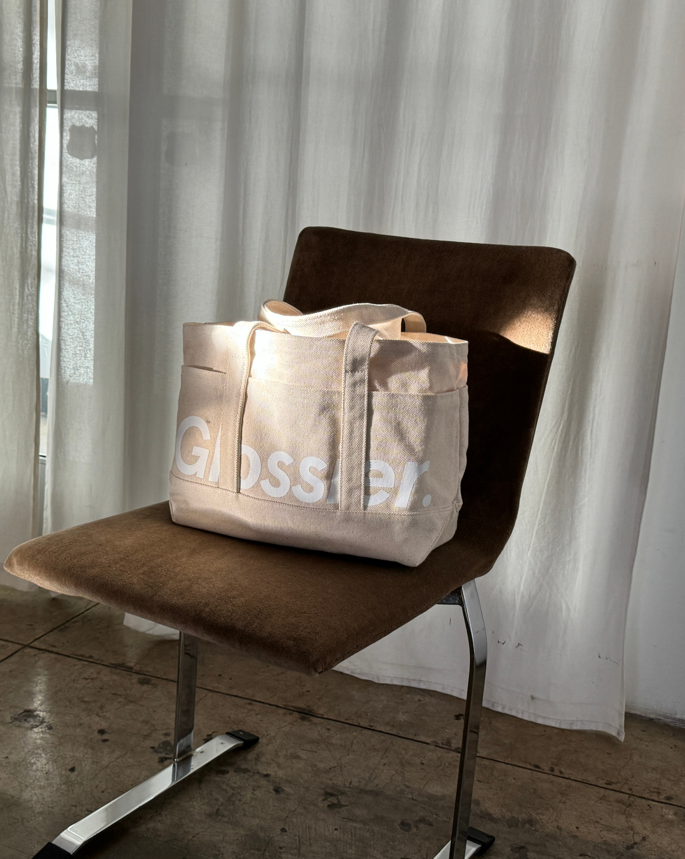 SRC_6C138BE0D765D69E Glossier Utility Bag